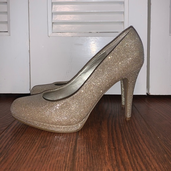 Kelly & Katie Shoes - Kelly & Katie gold stiletto heels size 9
